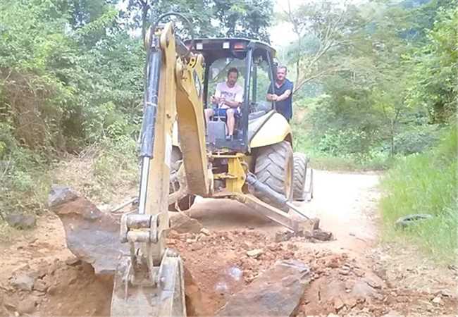 Prefeitura Municipal realizou tambm no incio do ano a retirada de uma pedra que impedia a passagem